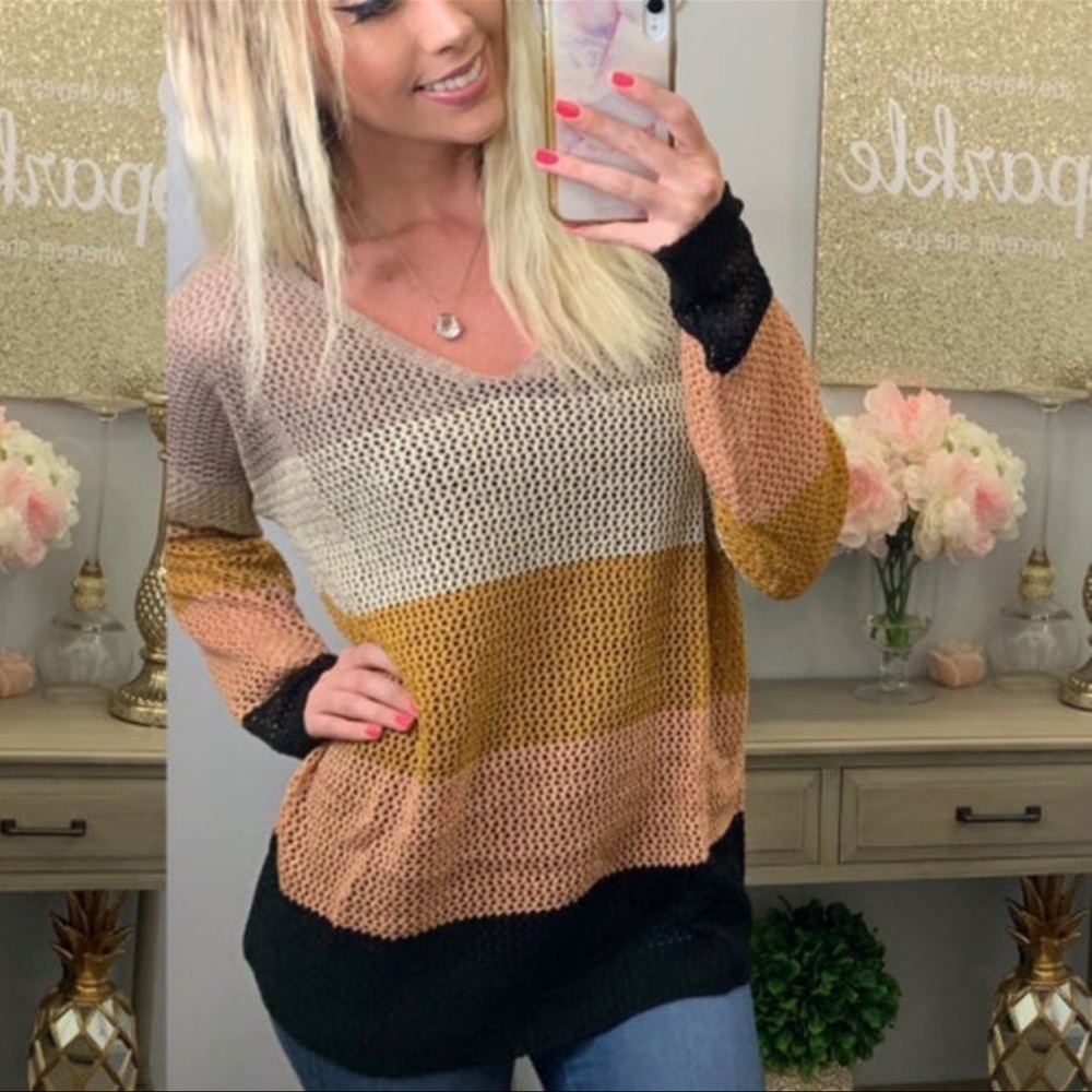 COLOR BLOCK KNIT TOP
